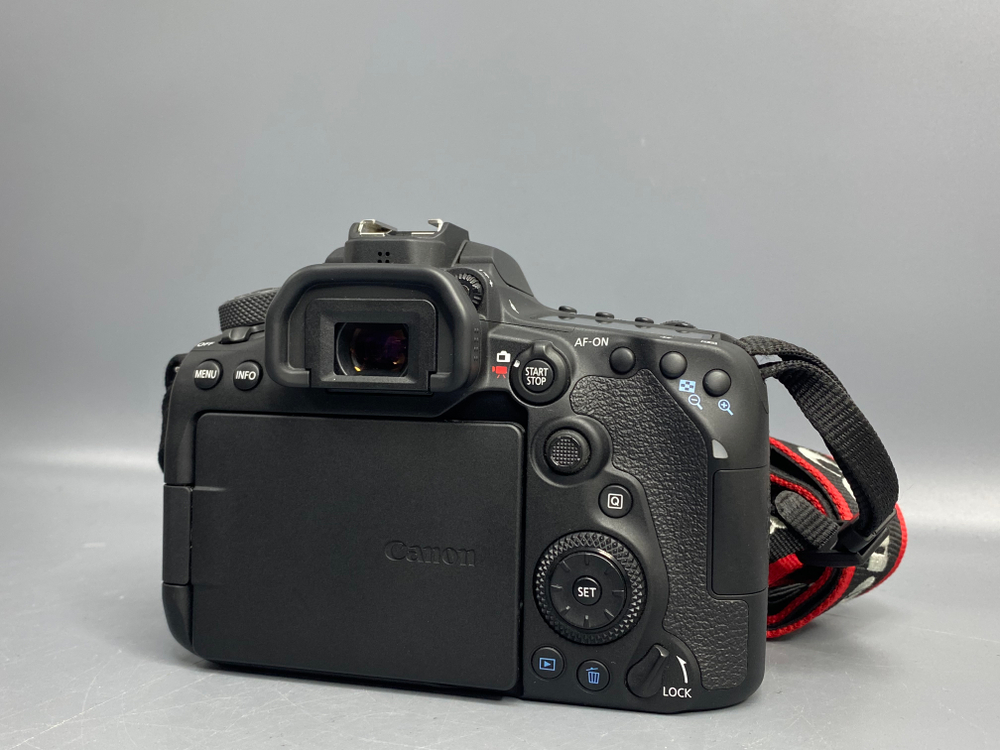 Canon EOS 90D