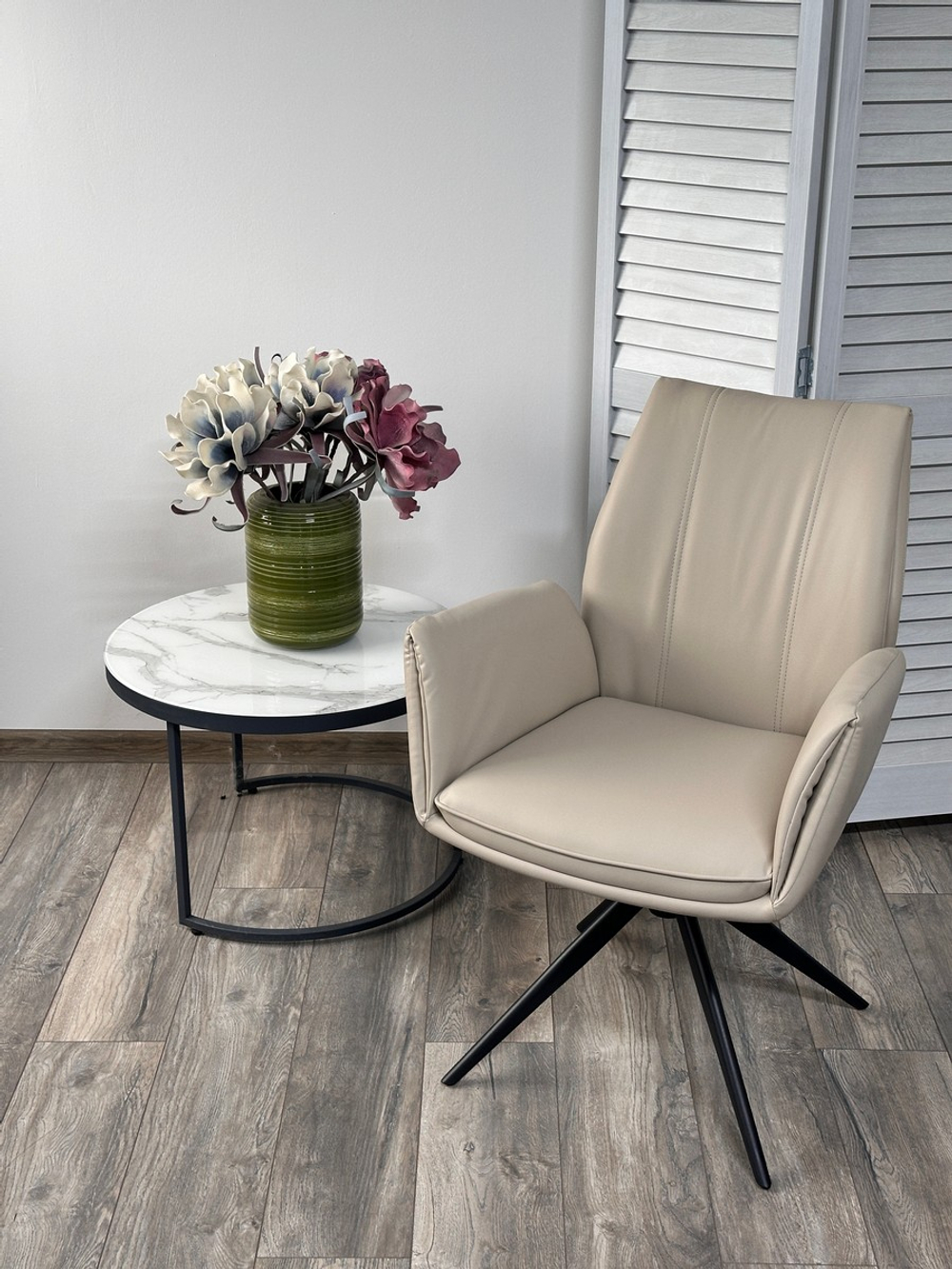 Стул М-City DISAUR Йозеф (Yozef) поворотный на поворотный на 360 градусов, Hf017-02 Бежевый, Экокожа, Черный