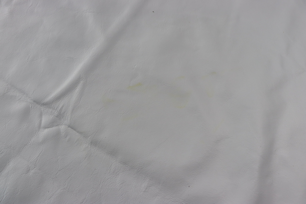 Уценка: 0,9-1,2 Мебельная кожа Сакура Белая 290 дм²