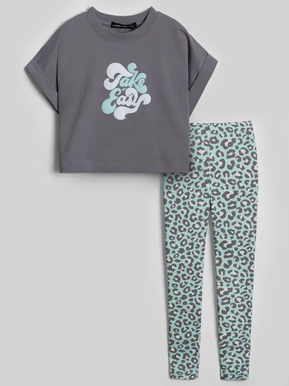 Серый костюм для девочки на лето