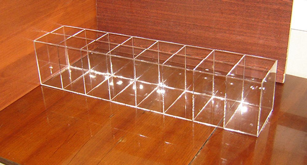 Диспенсер витрина демонстратор для конфет 755х160х160 8 ячеек