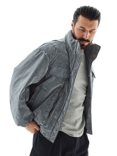 Утепленный серо-голубой бомбер из вареного денима