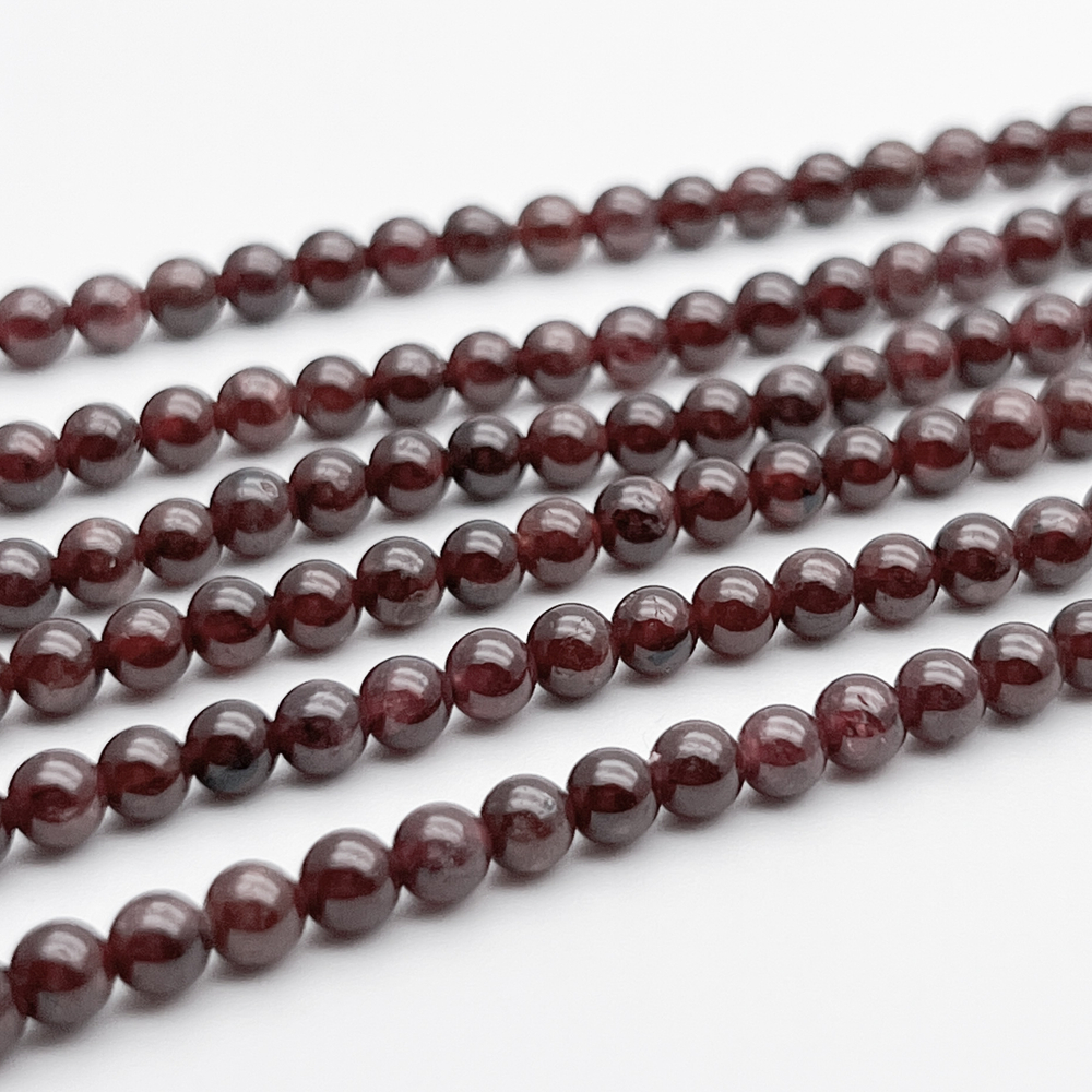 Гранат бусины, диаметр около 4 мм, цена за отрезок 19 см (1/2 нити)