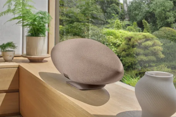 Bowers & Wilkins Zeppelin Pro Edition Solar Gold