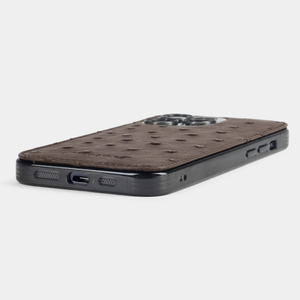 Чехол для iPhone 15 Pro Max из кожи страуса, коричневого цвета