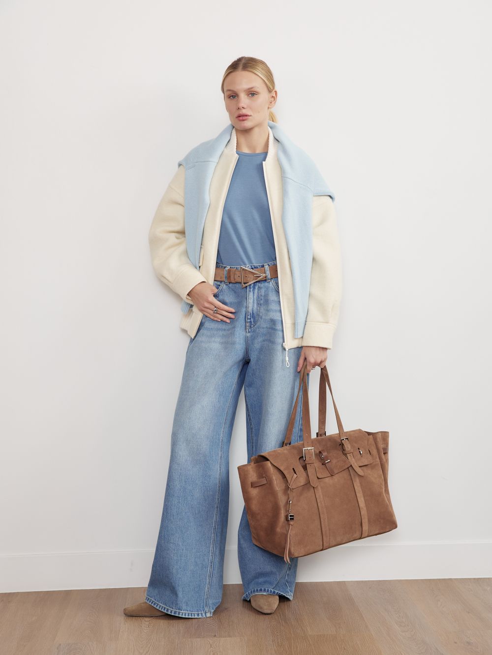 БАЗОВЫЙ РЕМЕНЬ С ТРЕУГОЛЬНОЙ ПРЯЖКОЙ ЗАМША КАПУЧИНО