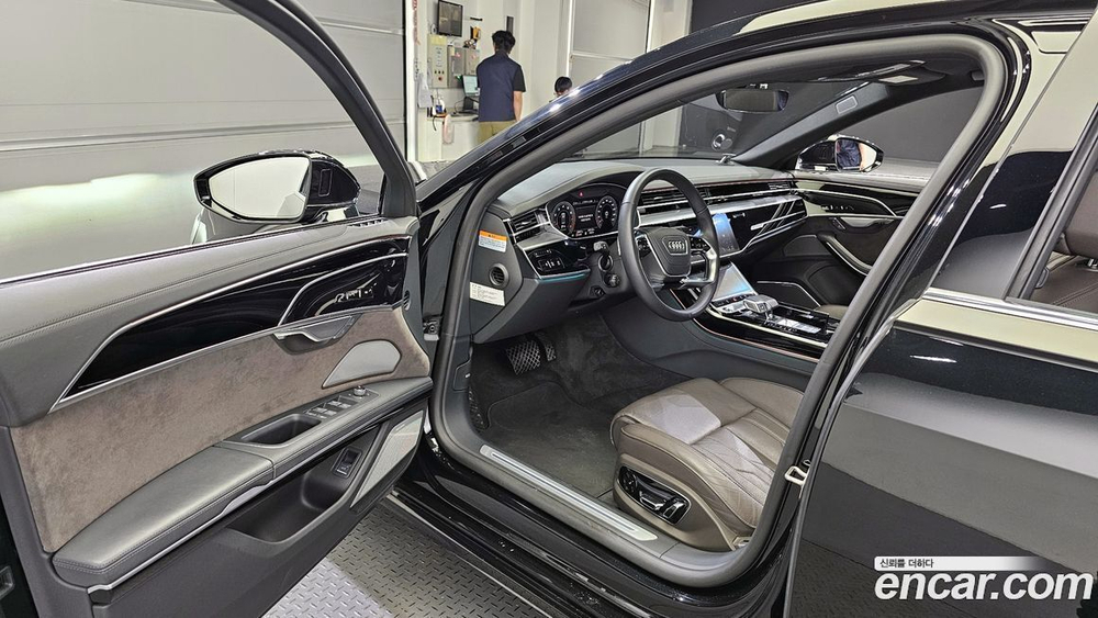 Audi A8 (D5) 55 TFSI Quattro LWB (12.2021)