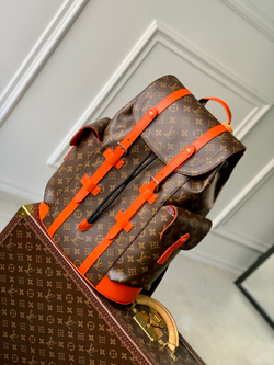 Louis Vuitton Christopher MM