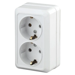 Розетка Intro Quadro 2-204-01 с заземлением двойная 2х2P+E Schuko 16А-250В IP20 открытой установки белая