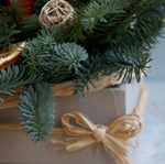 Новогодняя композиция с высокими свечами