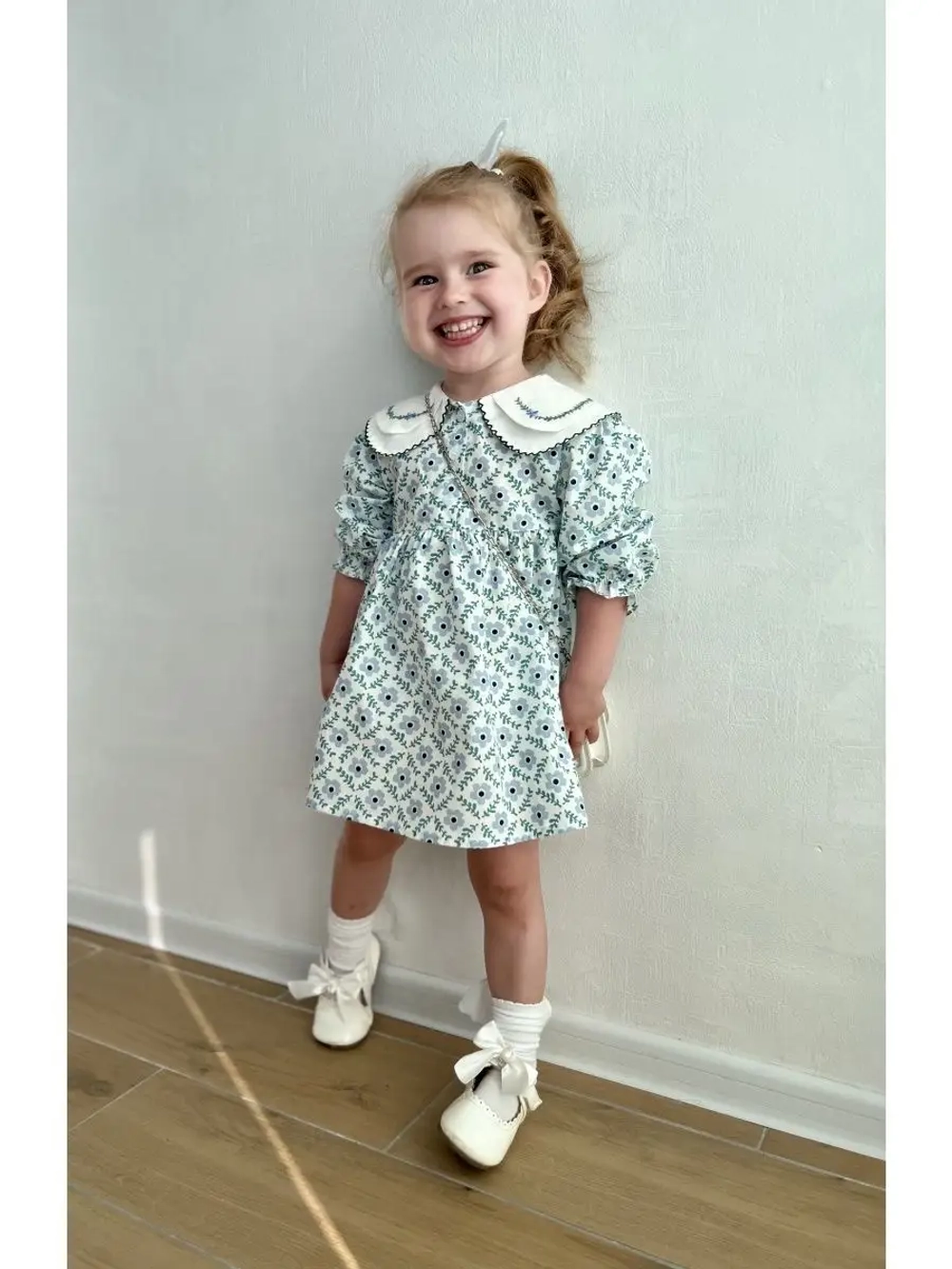 Платье нарядное с воротничком