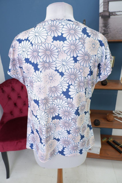 Блузка с цветами 48 размер