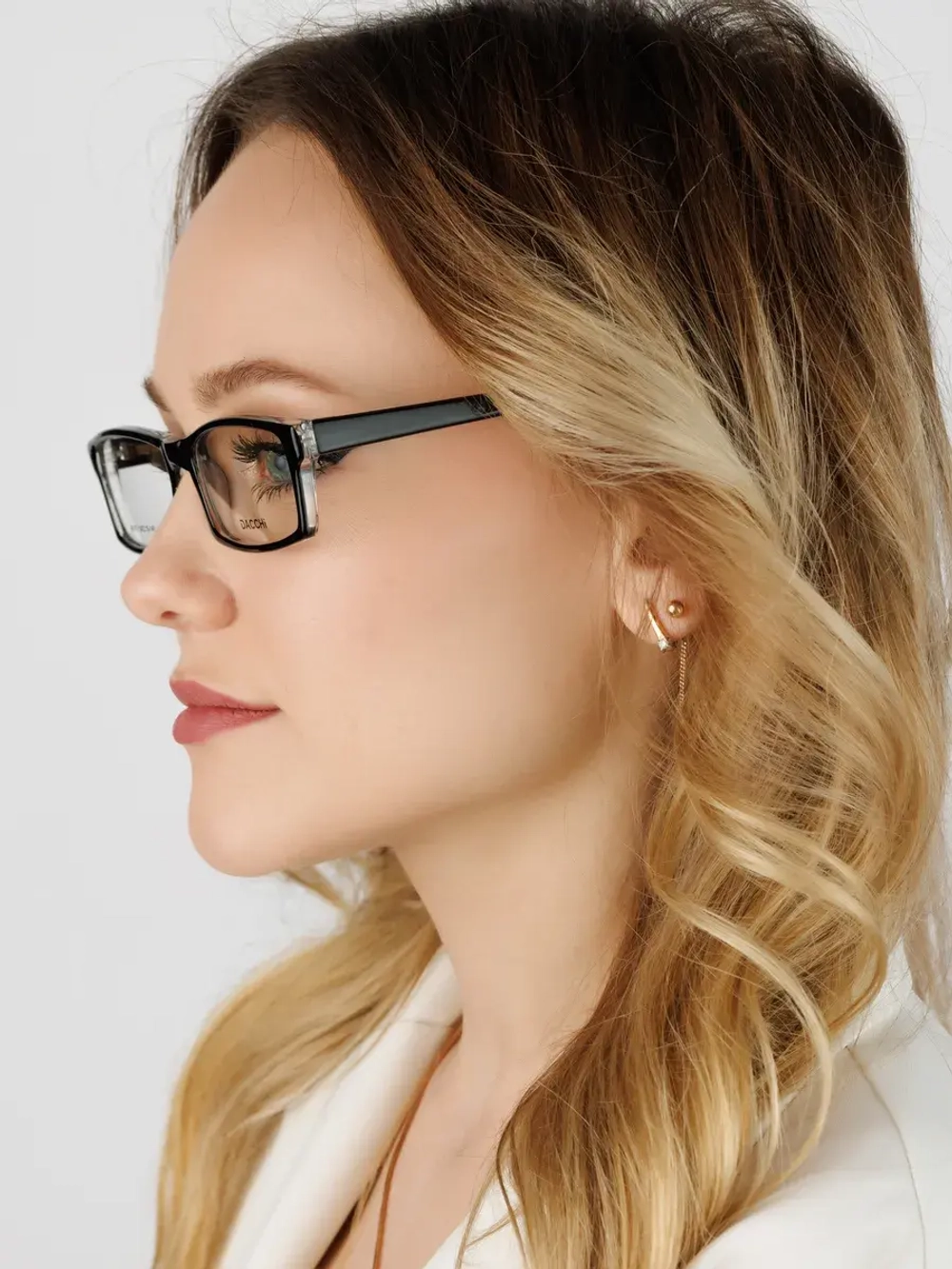 Оправа модных женских очков для зрения