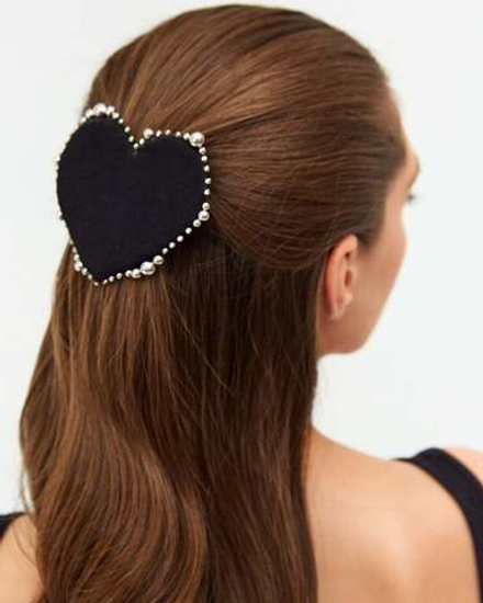 Заколка-сердце c серебристыми шарами