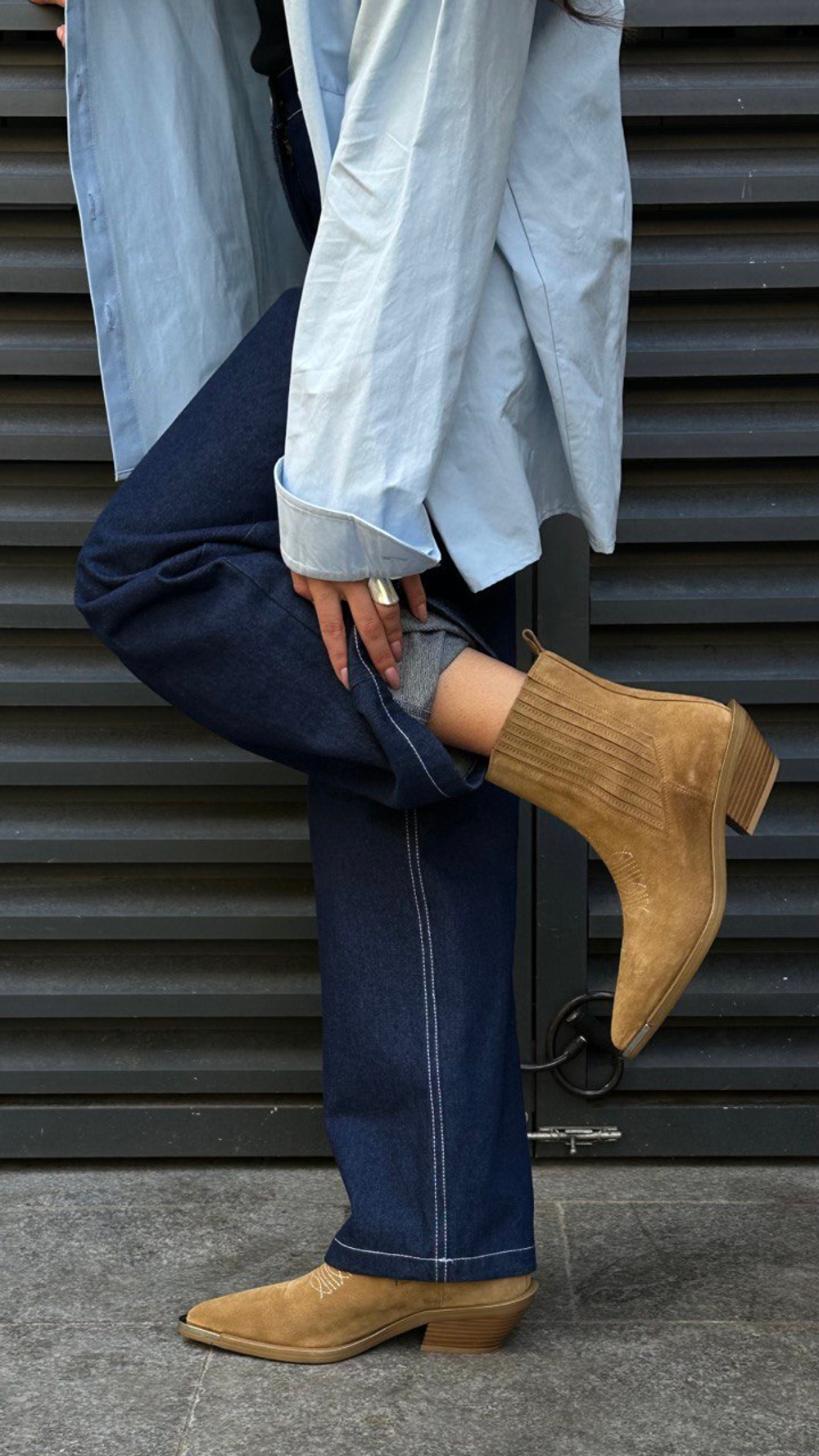 Казаки из натуральной замши со стальным носиком AMALIA