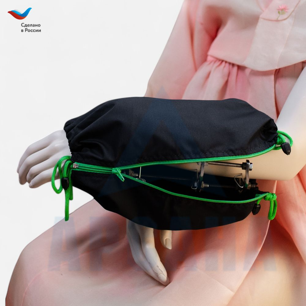 Чехол с открытой кистью на аппарат Илизарова. Ткань Сорочка. Цвет изделия - черный, молния зеленая. Размер PPO-9