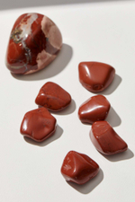 Красная яшма галтовка