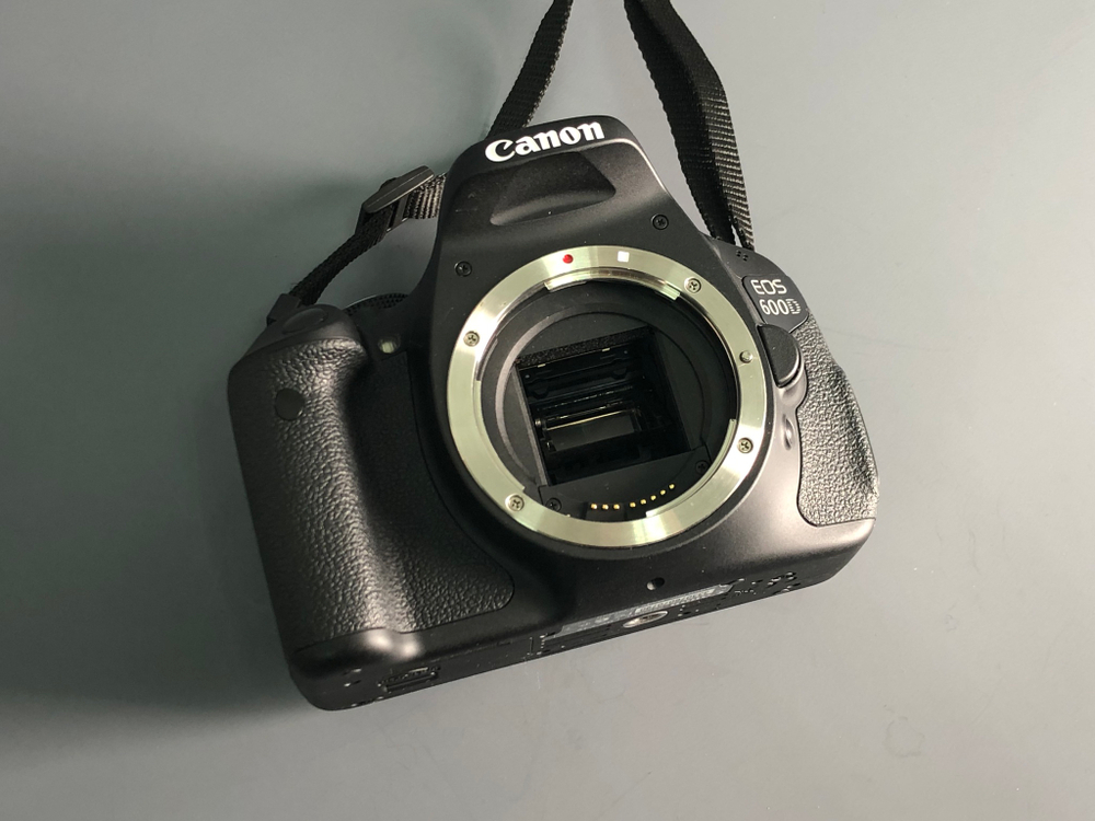 Canon 600D Kit 18-55mm IS II 1.000 кадров