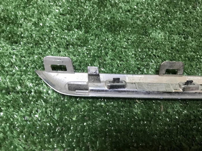 Молдинг решетки радиатора Mercedes E W213 (16-21)