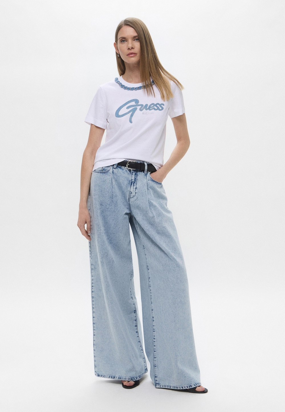 Футболка женская GUESS