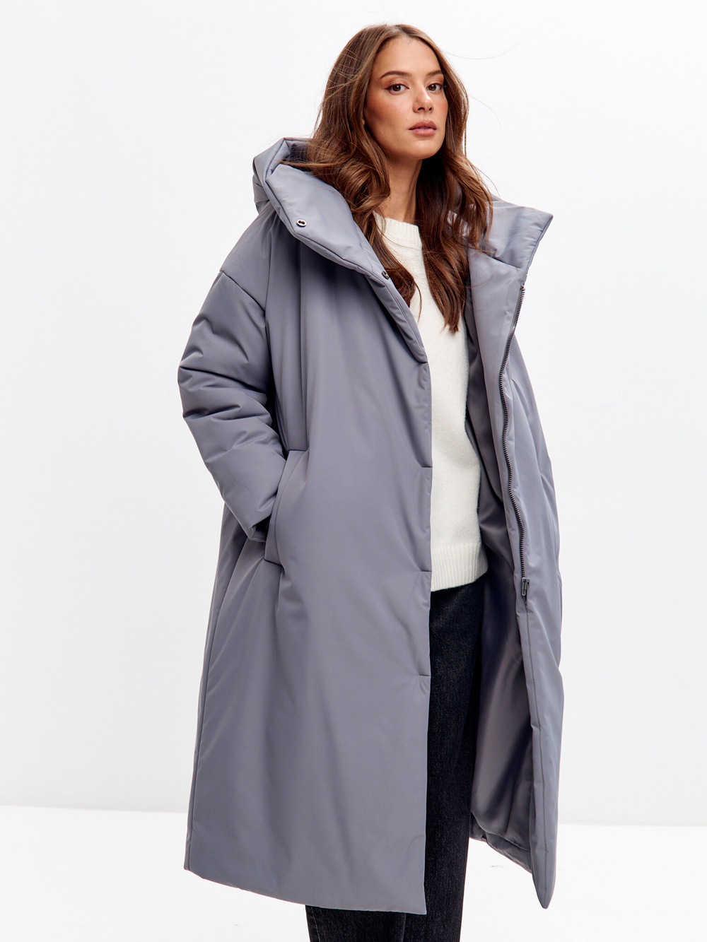 Пальто в минималистичном стиле