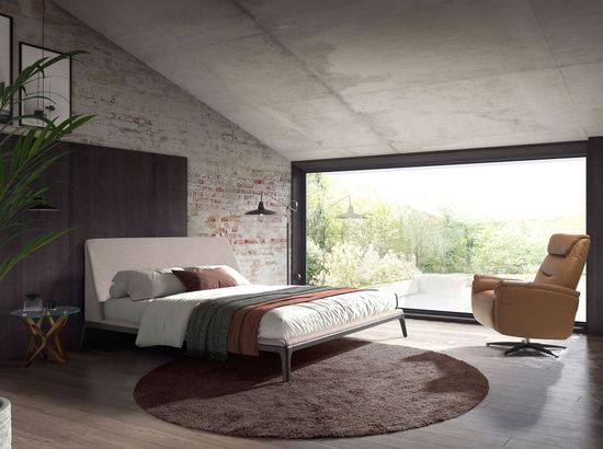 Кресло-реклайнер поворотное 5115/KM6011-M5671 из коричновой кожи Испания 