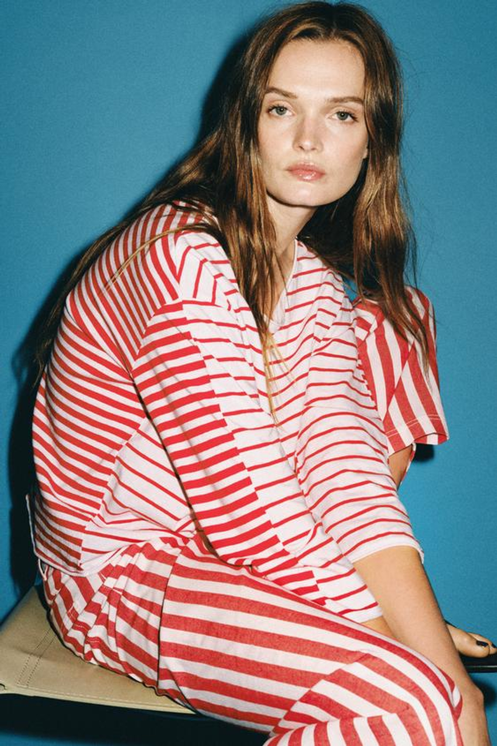 ZARA ФУТБОЛКА В ПОЛОСКУ В СТИЛЕ РУСТИК, КРАСНАЯ ПОЛОСКА