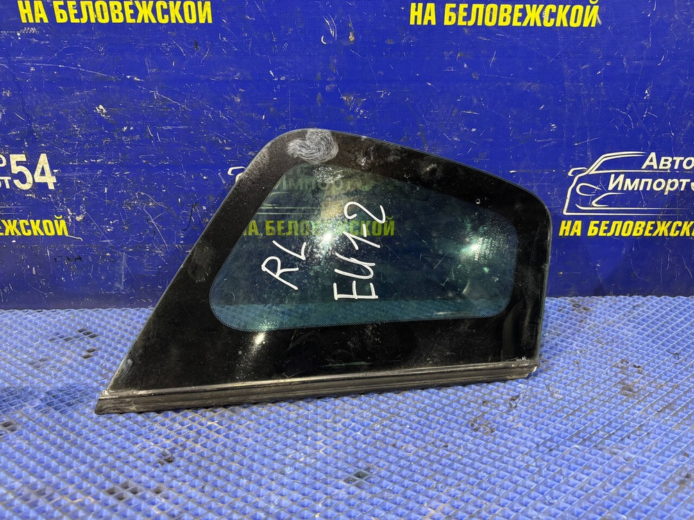 Стекло багажника левое Honda CIVIC 2001