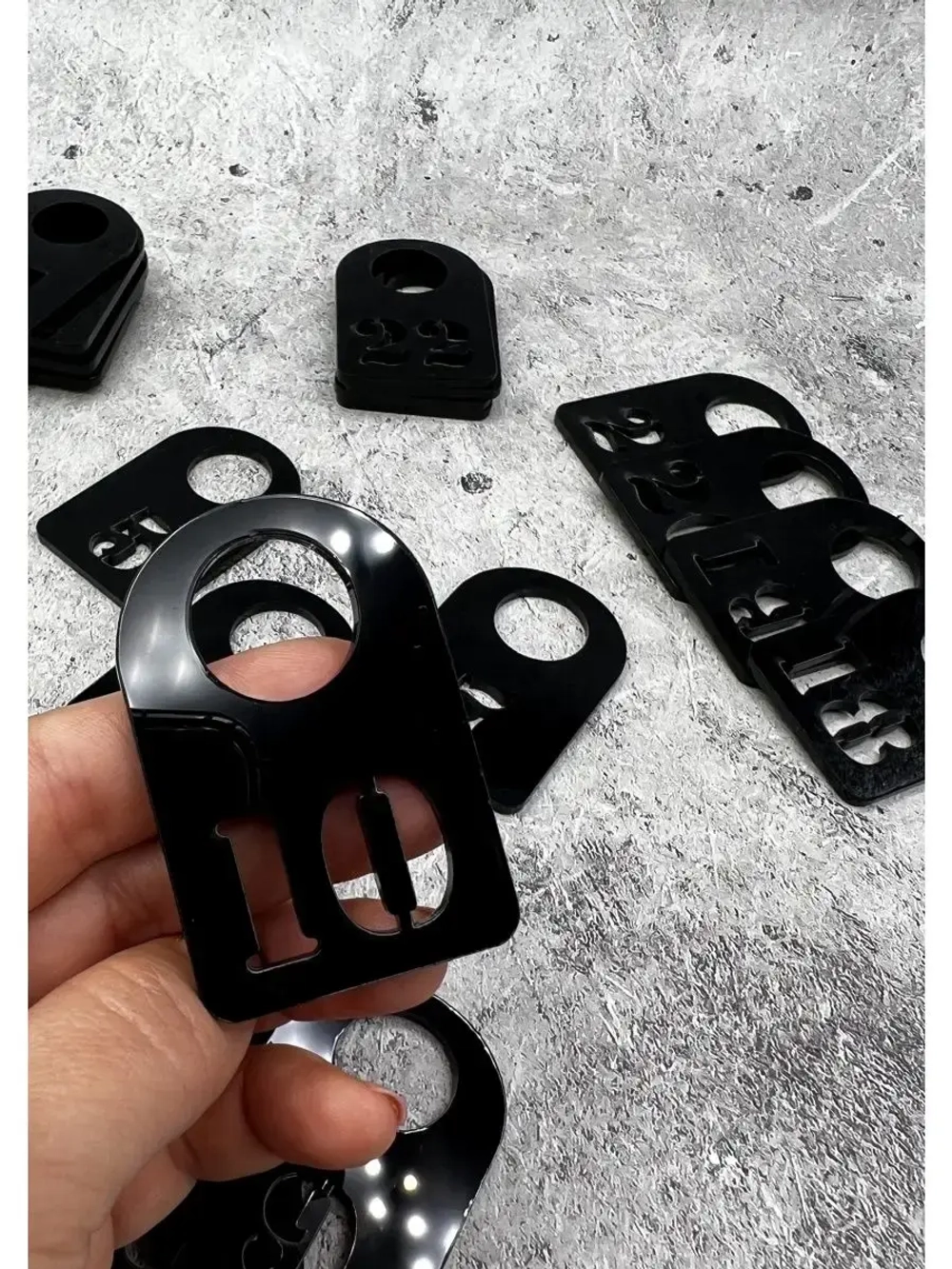 Номерки для гардероба прорезные