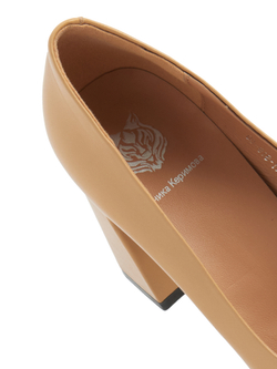 Женские комбинированные туфли бежевые с черной отделкой