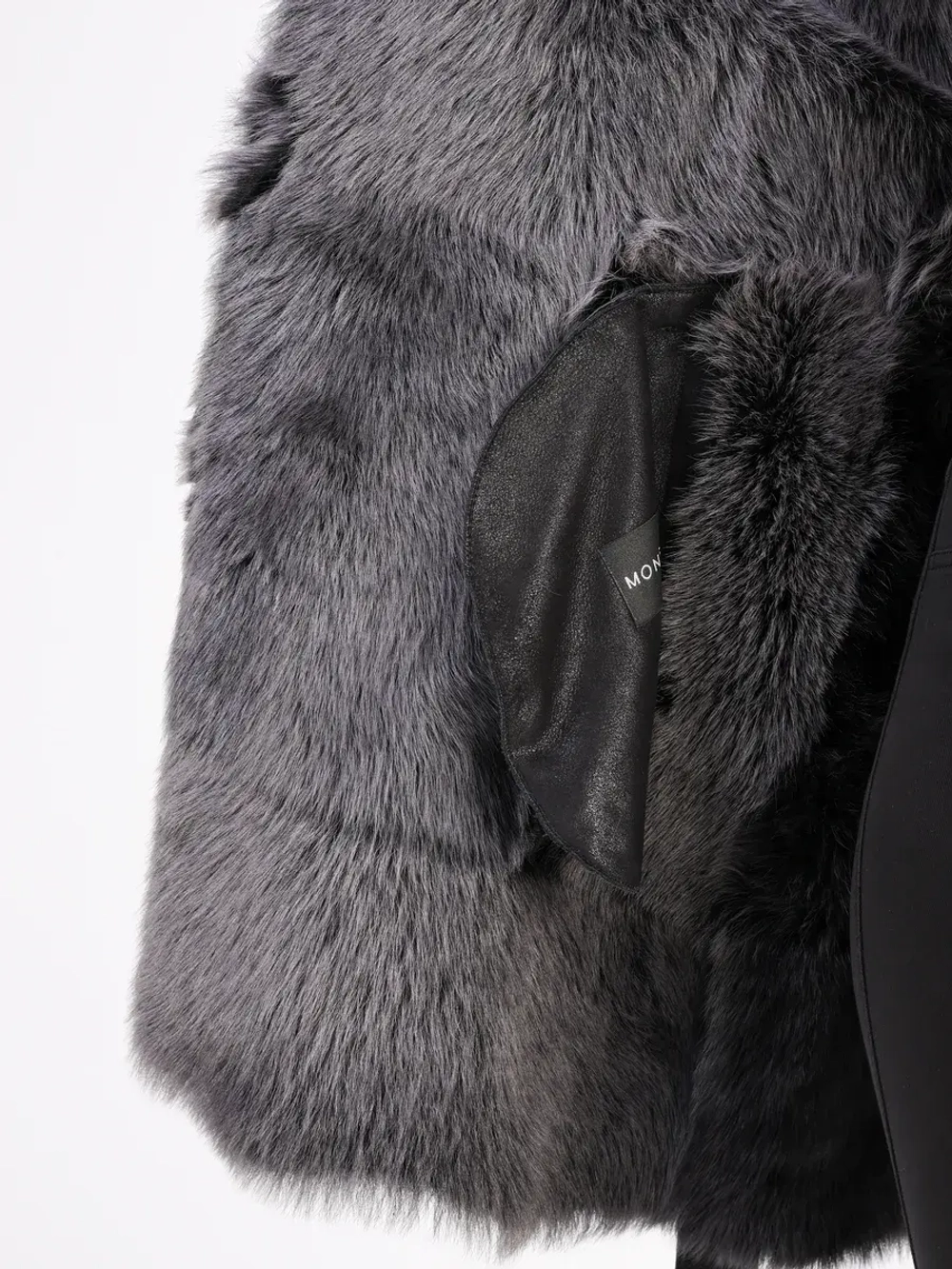 Дубленка зимняя натуральная с капюшоном короткая