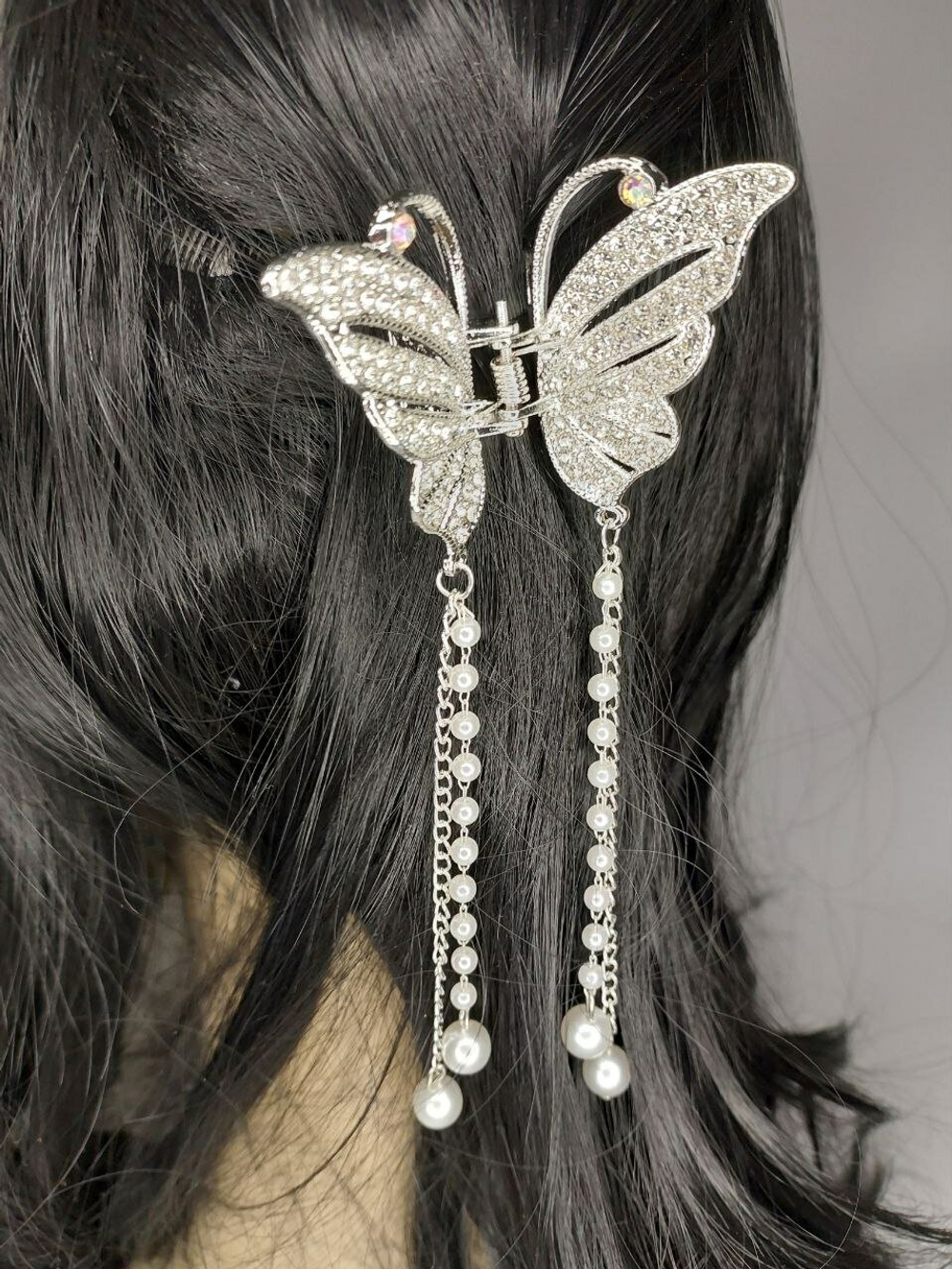 Блестящий краб заколка бабочка для волос. Универсальная.Металлическая. Модерн с  кисточками из страз. Цвет Золото