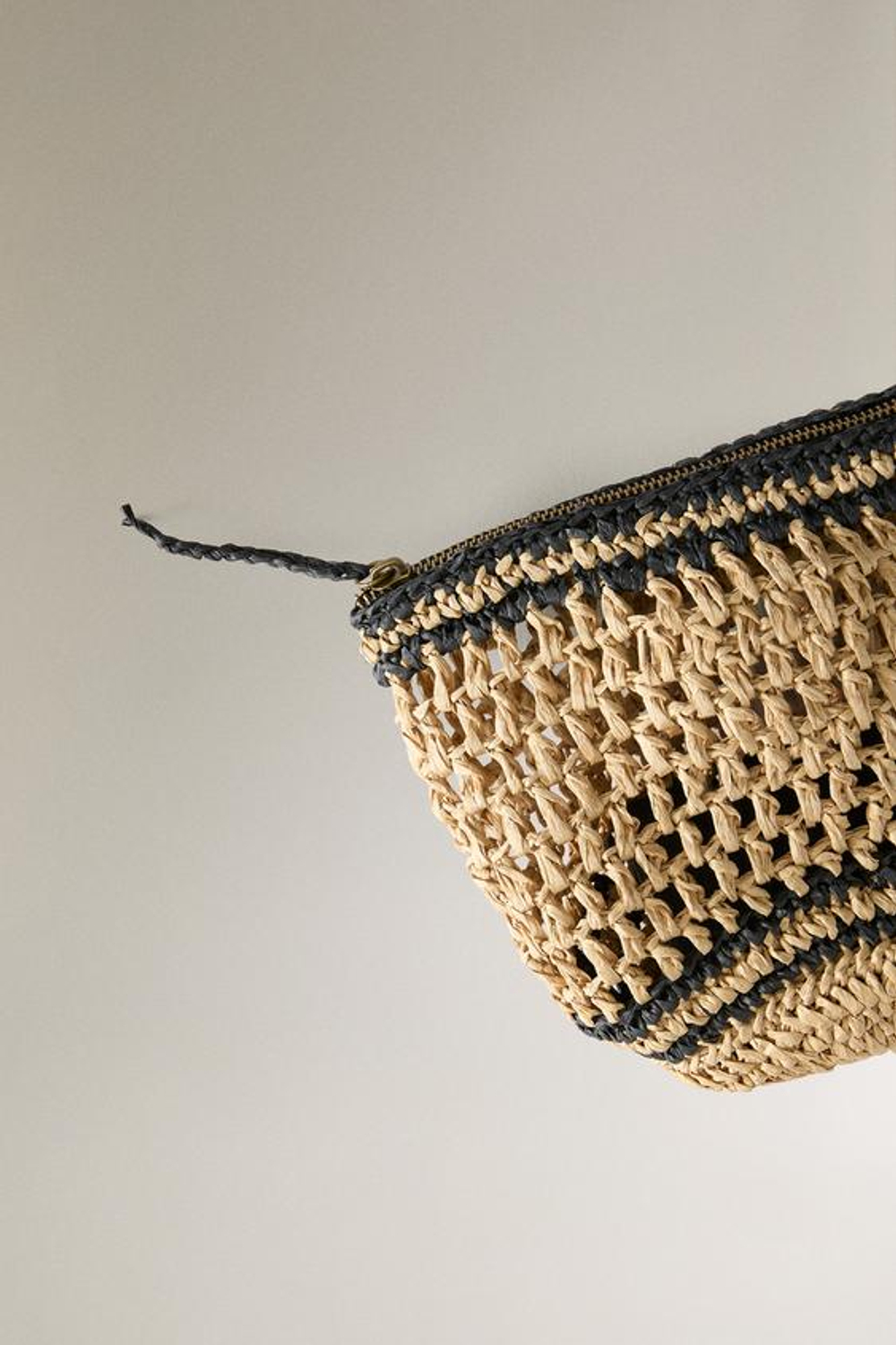ZARA HOME ПЛЕТЕНАЯ БУМАЖНАЯ СУМКА-КЛАТЧ, ДВУХЦВЕТНЫЙ