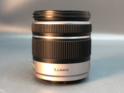 Panasonic DMC-G5 Kit 14-42mm, внизу след от штатива