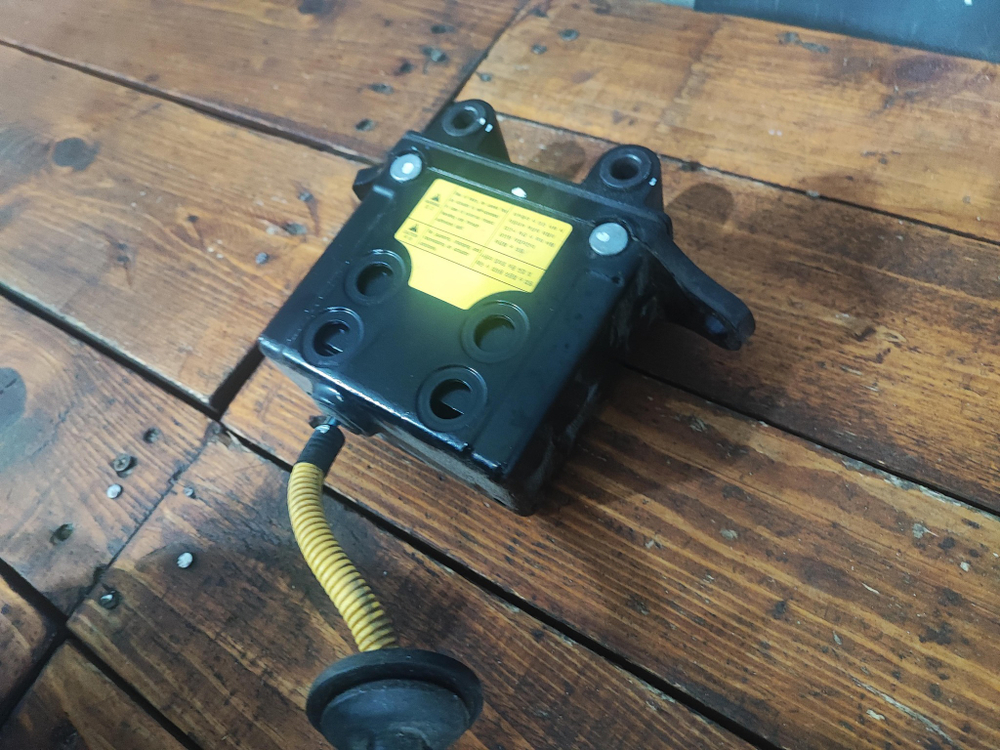 Привод аварийного открывания капота (не рабочий) Kia Sorento 2 (XM) 09-21 Б/У Оригинал 791502P000