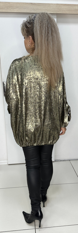 Нарядный блузон-туника с подвеской в золотом цвете