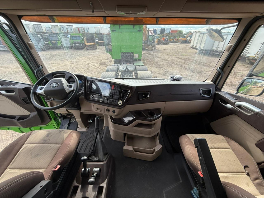 FAW JH6 6x4 Седельный тягач CA4250P25K15T1NE5A80 (Газовый, 12,5 л, 430 л.с., МТ)