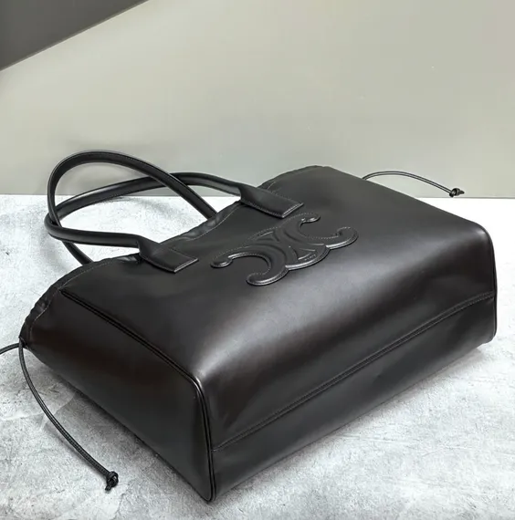 Сумка CELINE Cabas Drawstring Cuir Triomphe