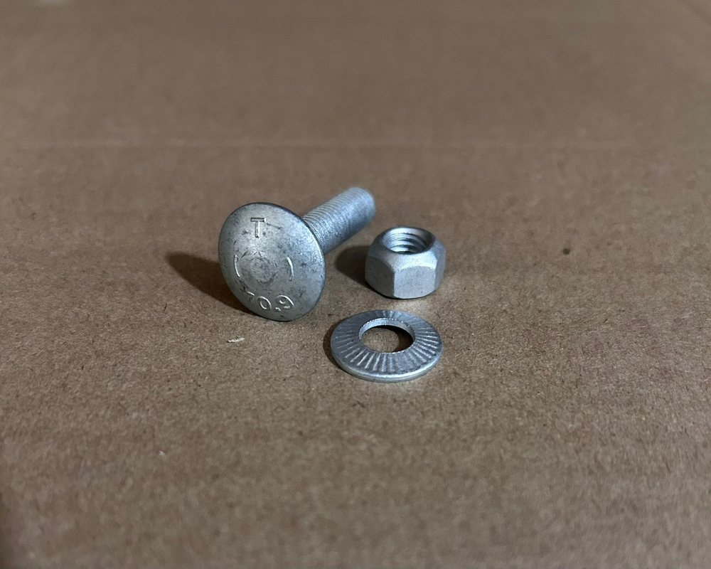 2330651 Винт полупотайной (в комплекте)