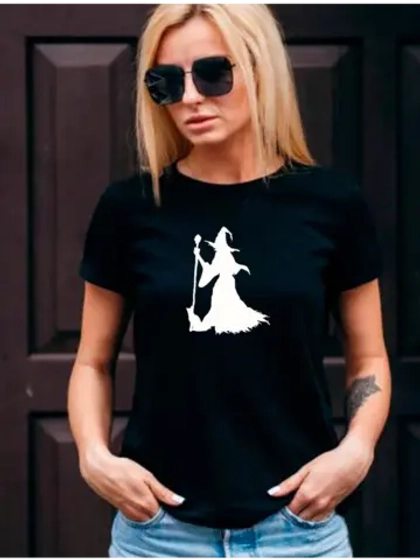 Футболка базовая ведьмы не стареют. Хэллоуин