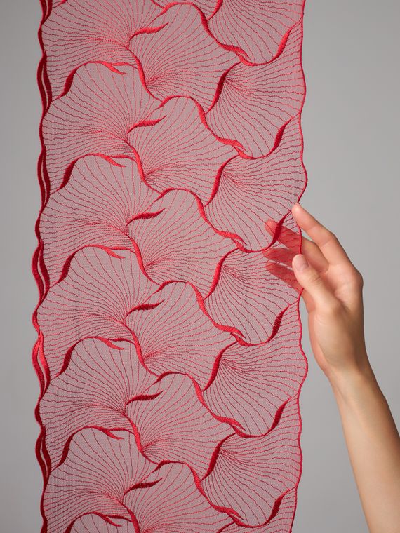 05-160 Вышивка на неэл. сетке 24 см, красный 100