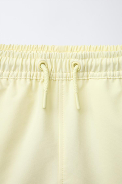 ZARA ТЕХНОЛОГИЧНЫЕ ШОРТЫ-БЕРМУДЫ С ЛОГОТИПОМ, ЖЕЛТЫЙ