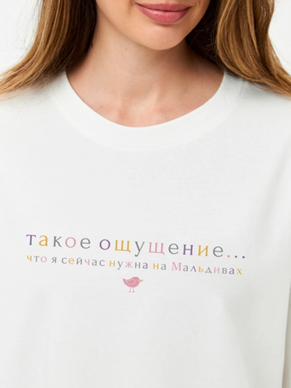 футболка молочная с цветным принтом «Мальдивы»