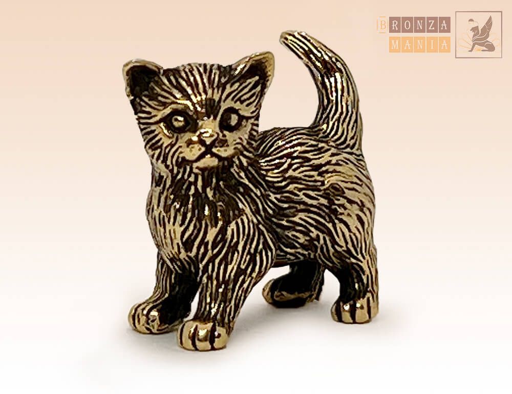 фигурка Котенок стоит