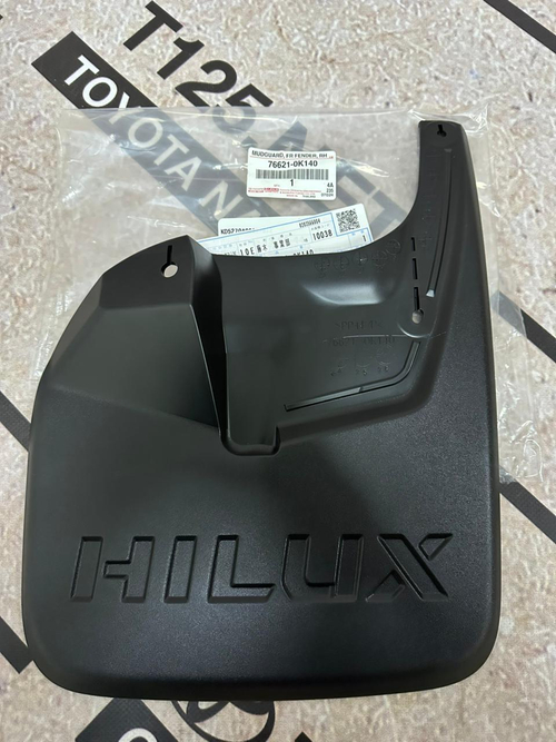 Брызговик передний Toyota Hilux RH 766210K140