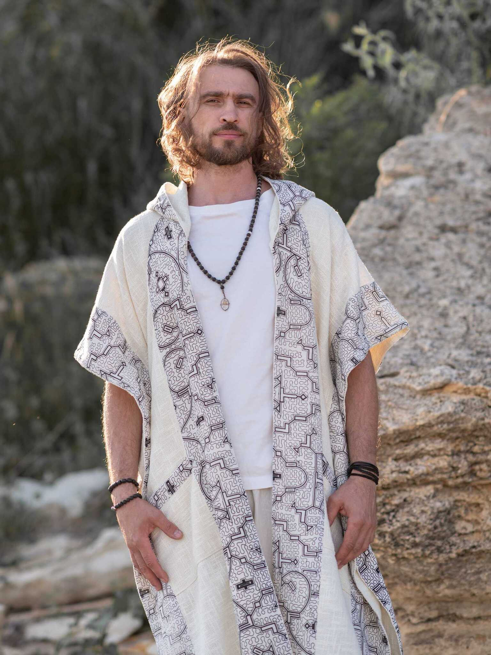 Накидка с капюшоном и орнаментом Аяуаска