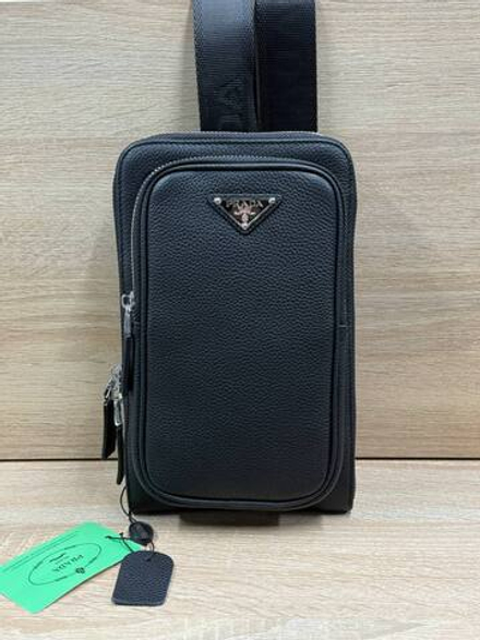 Сумка-слинг Prada