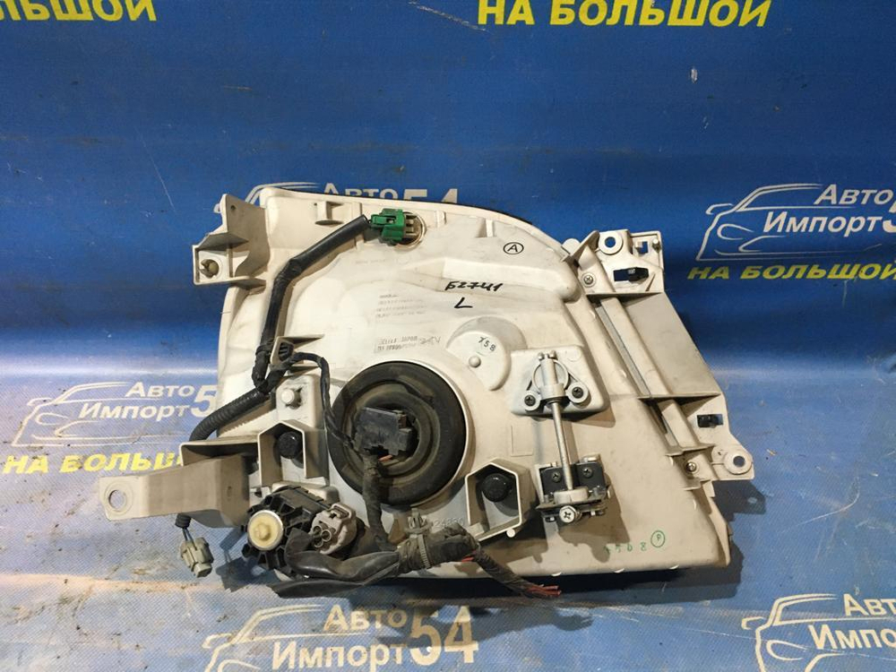 Фара передняя левая NISSAN CARAVAN 2001-2012