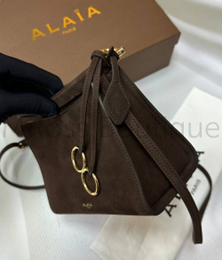 Маленькая сумка на плечо Alaia Le Click темно-коричневого цвета
