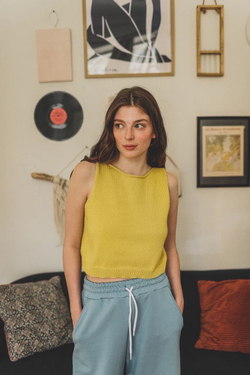 Топ из итальянского хлопка желтого цвета